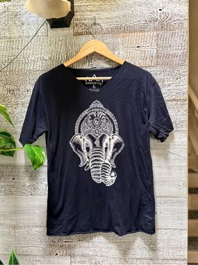 Angkor Hoi | V-Neck Cotton Elephant Graphic Tee - Women's L, Black/White